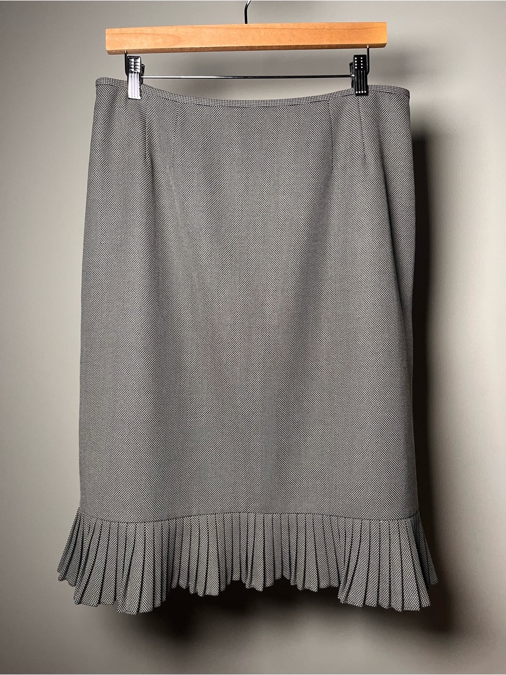 Le Suit Gray Midi Skirt with Pleated Hem